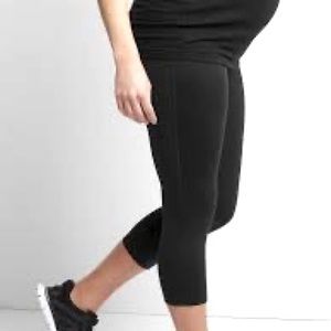 GapFit maternity blackout technology capri leggings